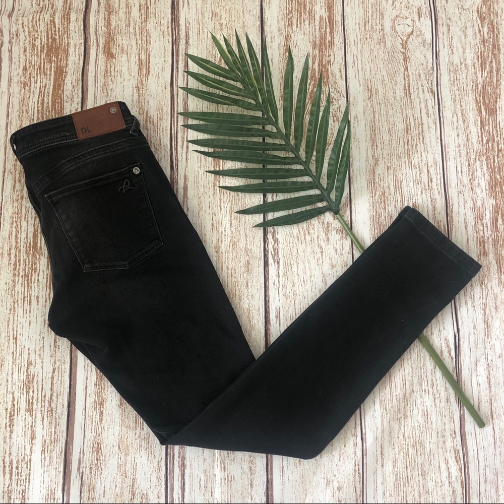 DL1961 Black Skinny Jeans Size 27